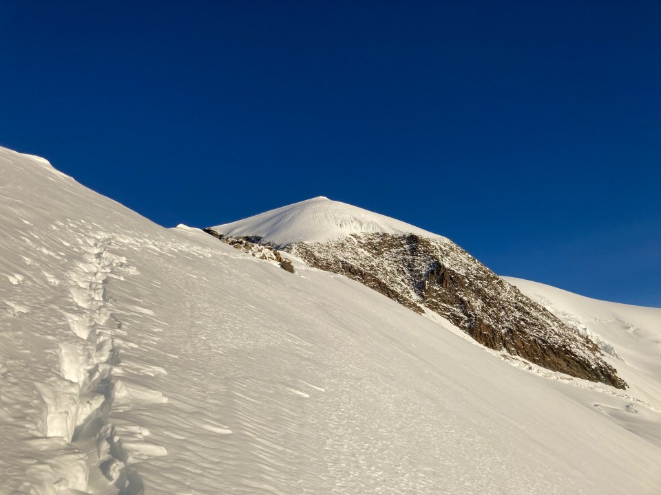 Vue sur le sommet de l'Alphubel depuis l'arête