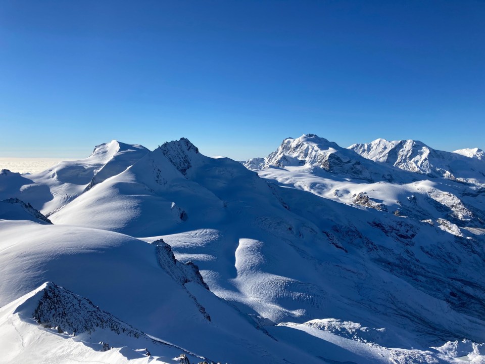 Vue sur les sommets depuis le sommet de l'Alphubel